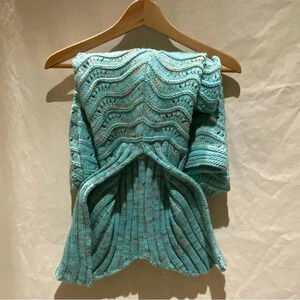 Mermaid-Tail Knit Blanket in Turquoise (OSFM)